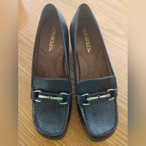 Aerosoles Dark Brown Crocodile Patent Leather Heeled Loafers Size 8.5 NIB
